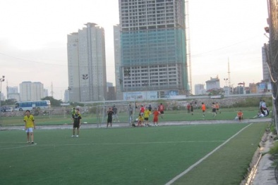 Kinh doanh sân bóng đã lỗi thời?